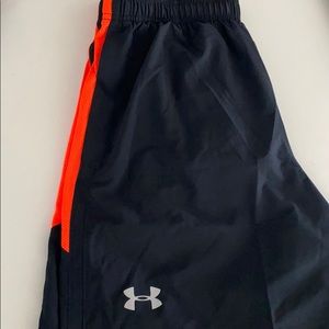 Men’s UA Heatgear Black, Neon Orange Shorts sz M